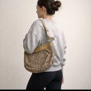 Coach Vintage Signature Hobo Bag ✨
